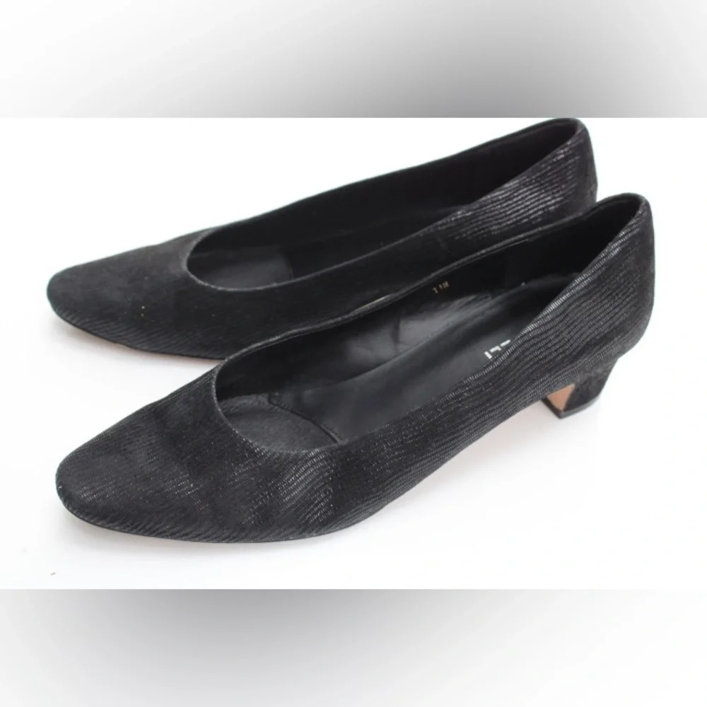 VanEli low pumps